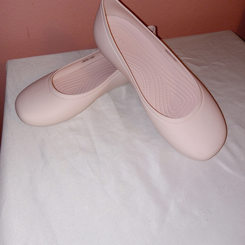 CROCS Women's Soft Pink Flats